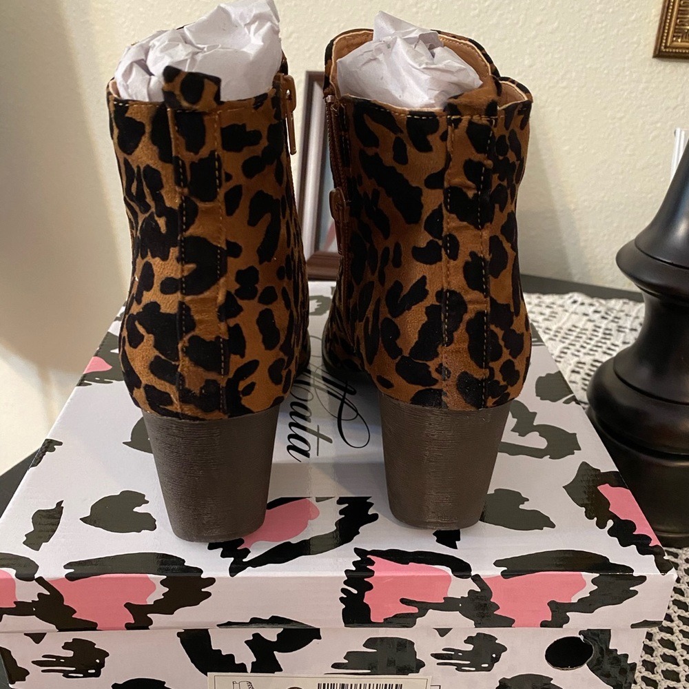 🖤Leopard Print Boots🖤 - Picture 4 of 5